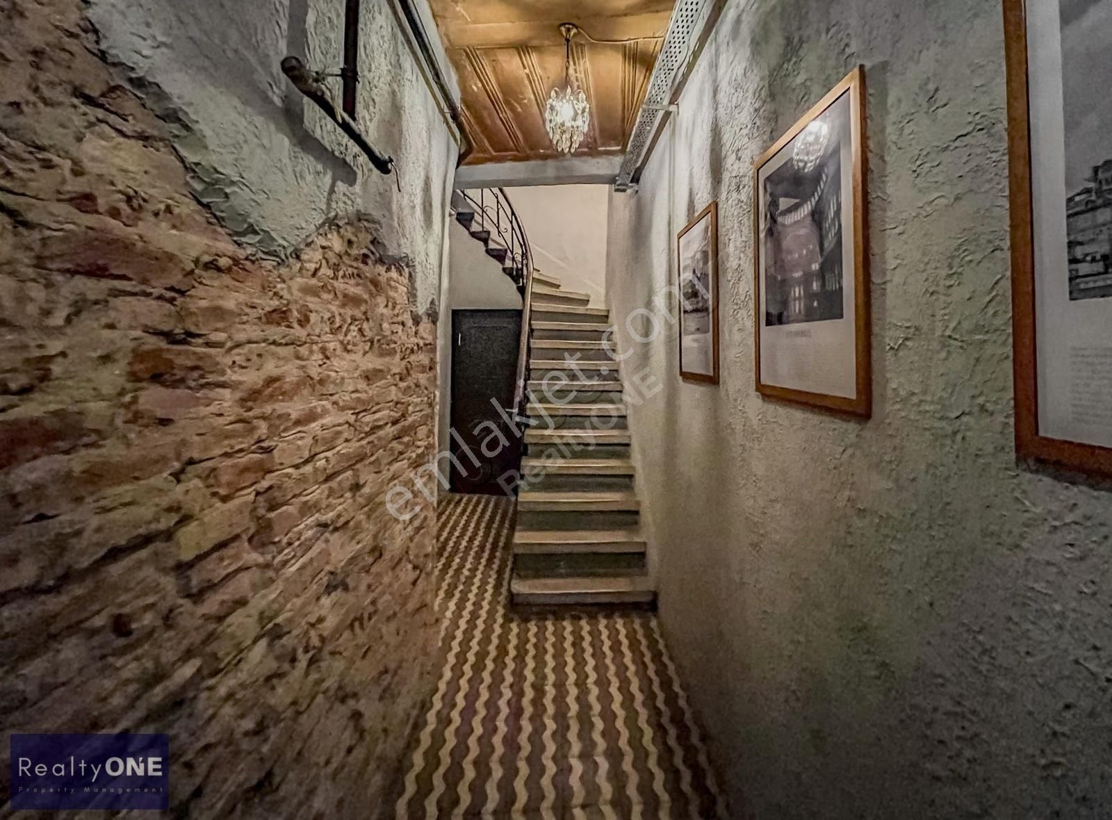 R-one Beyoğlu Tarihi Binada Dubleks Penthouse Kiralık Daire-eng