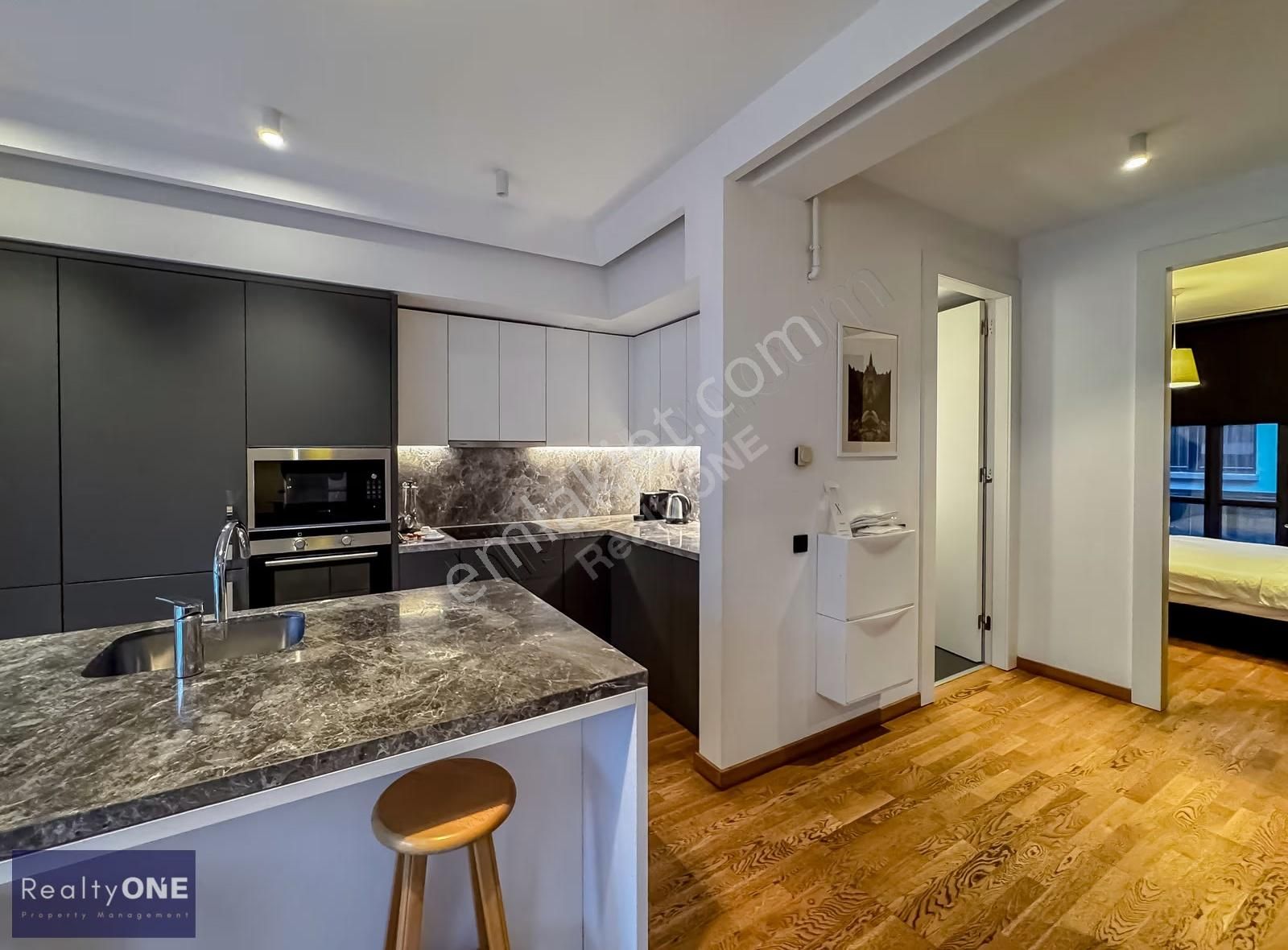 R-one Flat For Rent 2+1 New Building In Gümüşsuyu W/car Parking - Görsel 3