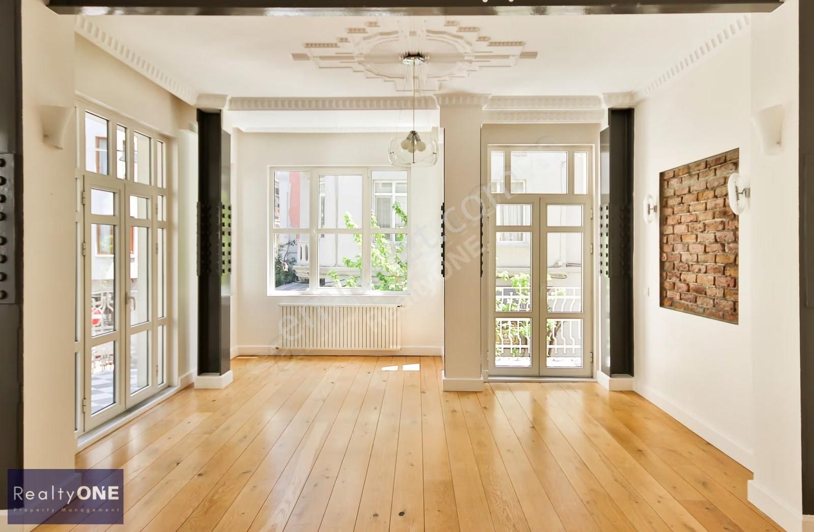 R-one Rental 2+1 Flat In Cihangir Historical Build High Ceiling - Görsel 6