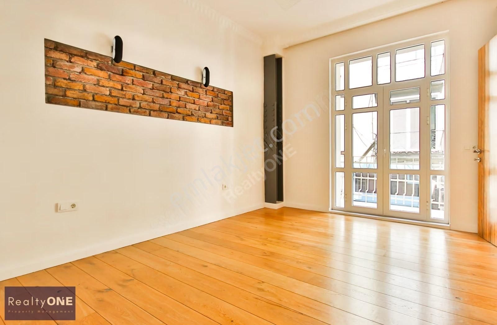 R-one Rental 2+1 Flat In Cihangir Historical Build High Ceiling - Görsel 4