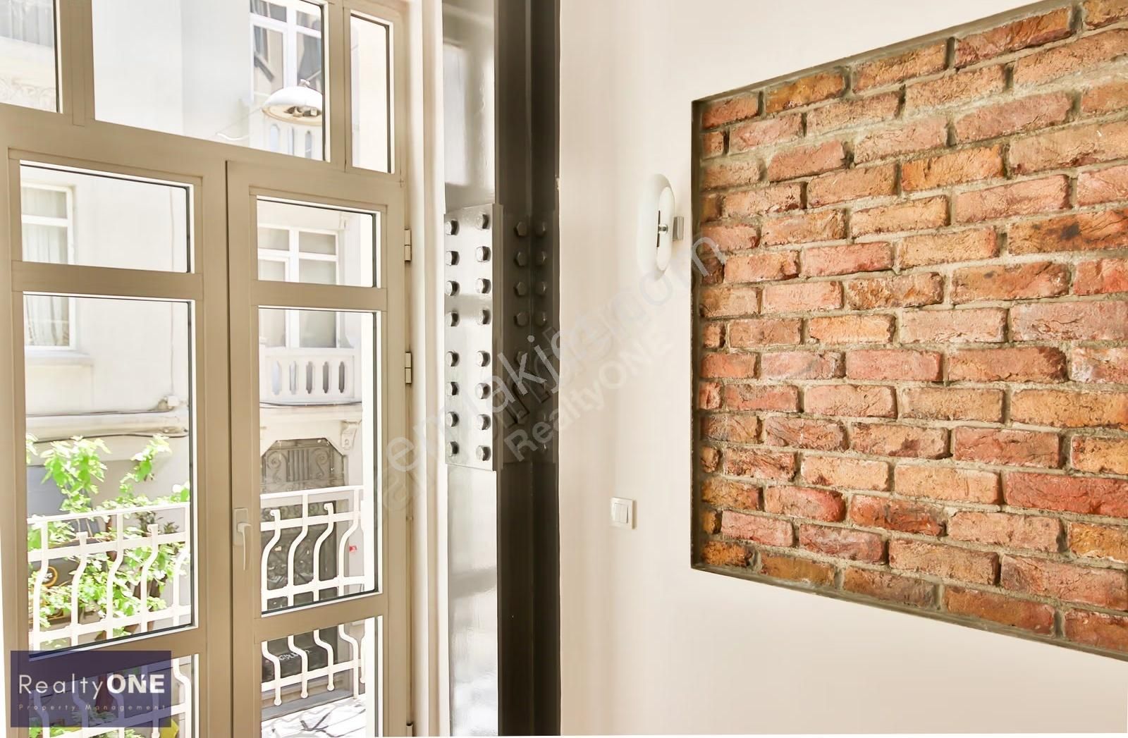 R-one Rental 2+1 Flat In Cihangir Historical Build High Ceiling - Görsel 15