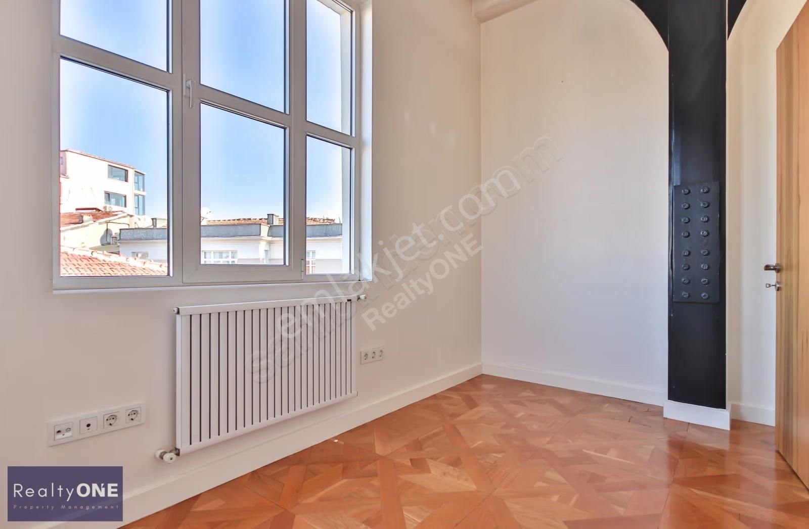 R-one Rental 2+1 Flat In Cihangir Historical Build High Ceiling - Görsel 9
