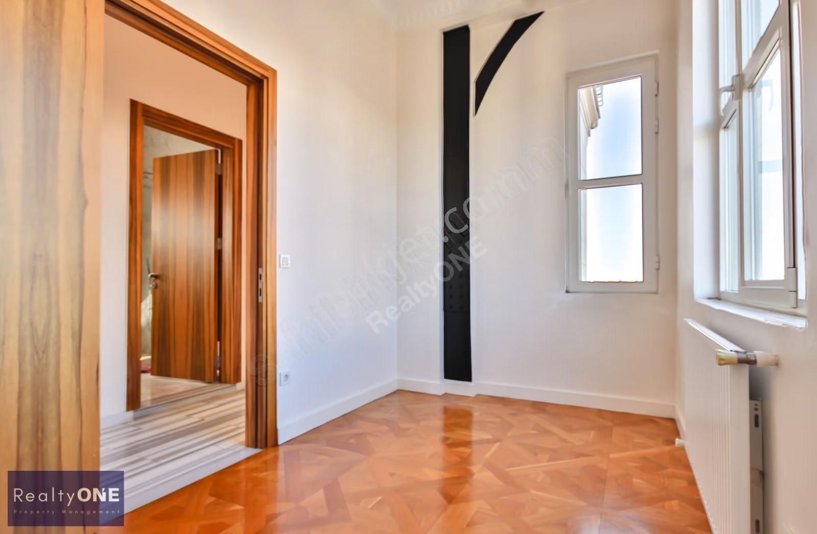 R-one Rental 2+1 Flat In Cihangir Historical Build High Ceiling - Görsel 29