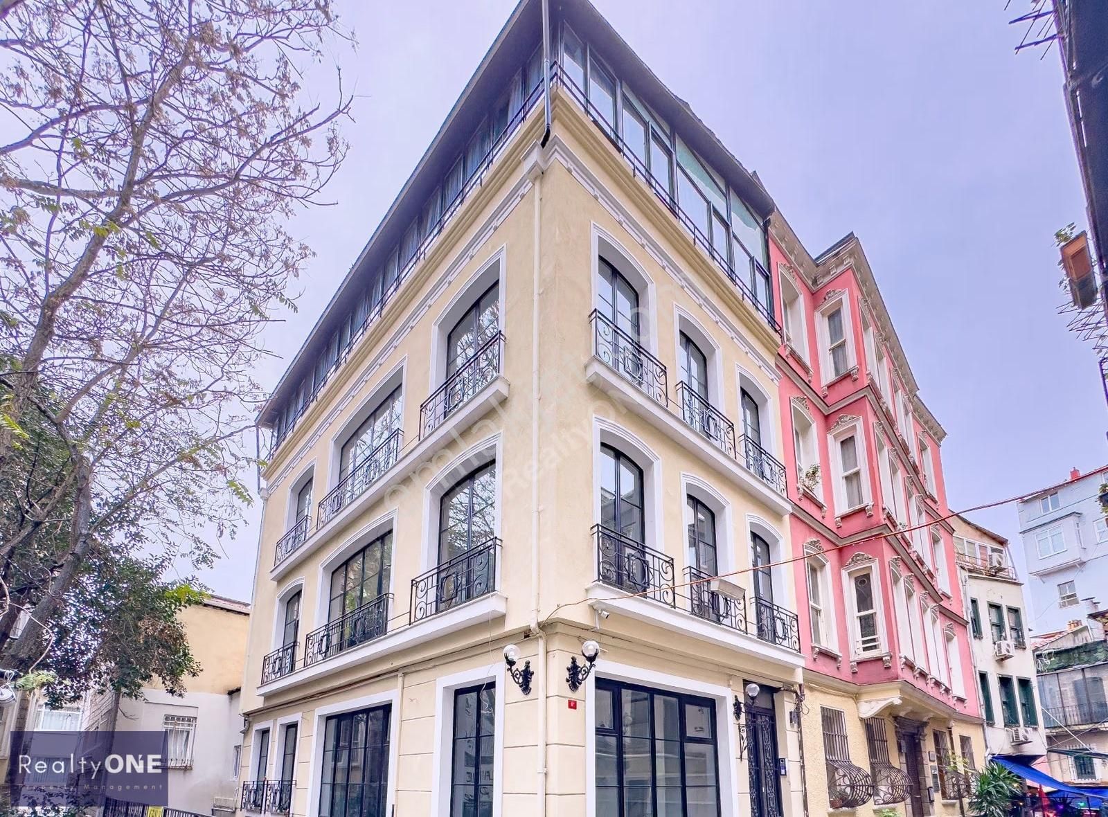 R-one Beyoğlu'nda Kiralık Büyük Bahçeli Eşsiz Dükkan Ve Bina - Görsel 28