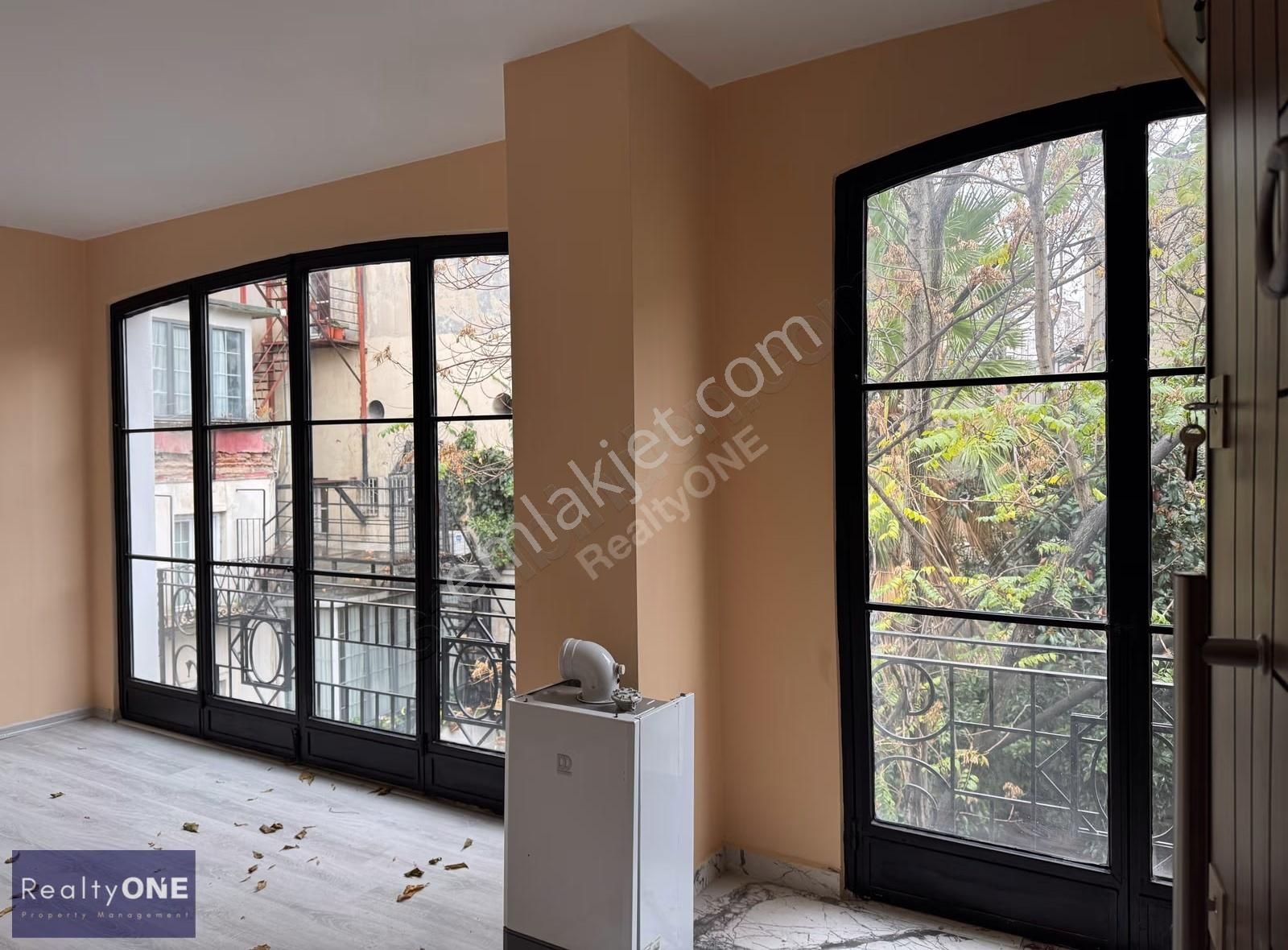 R-one Beyoğlu'nda Kiralık Büyük Bahçeli Eşsiz Dükkan Ve Bina - Görsel 24