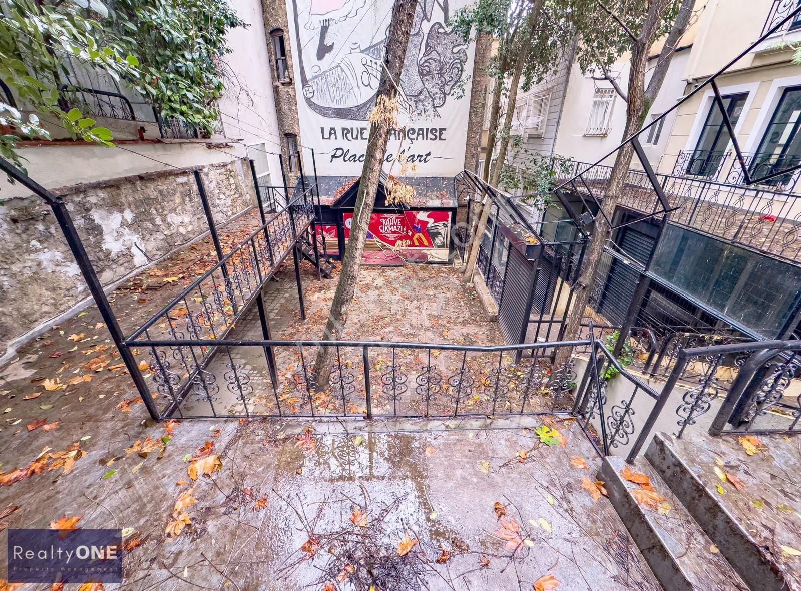 R-one Beyoğlu'nda Kiralık Büyük Bahçeli Eşsiz Dükkan Ve Bina - Görsel 2