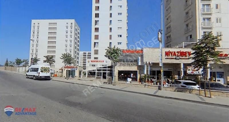 Remax Advanage'dan Ege Boyu Çarşısı Meydanın'da Satılık Dükkan - Görsel 5