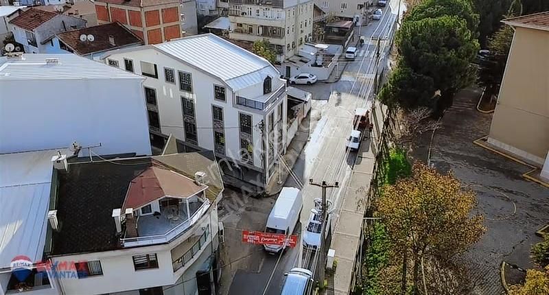 Remax Advantage- Balat'ta Fırsat Dükkan ! Uygun Kira Avantajıyla