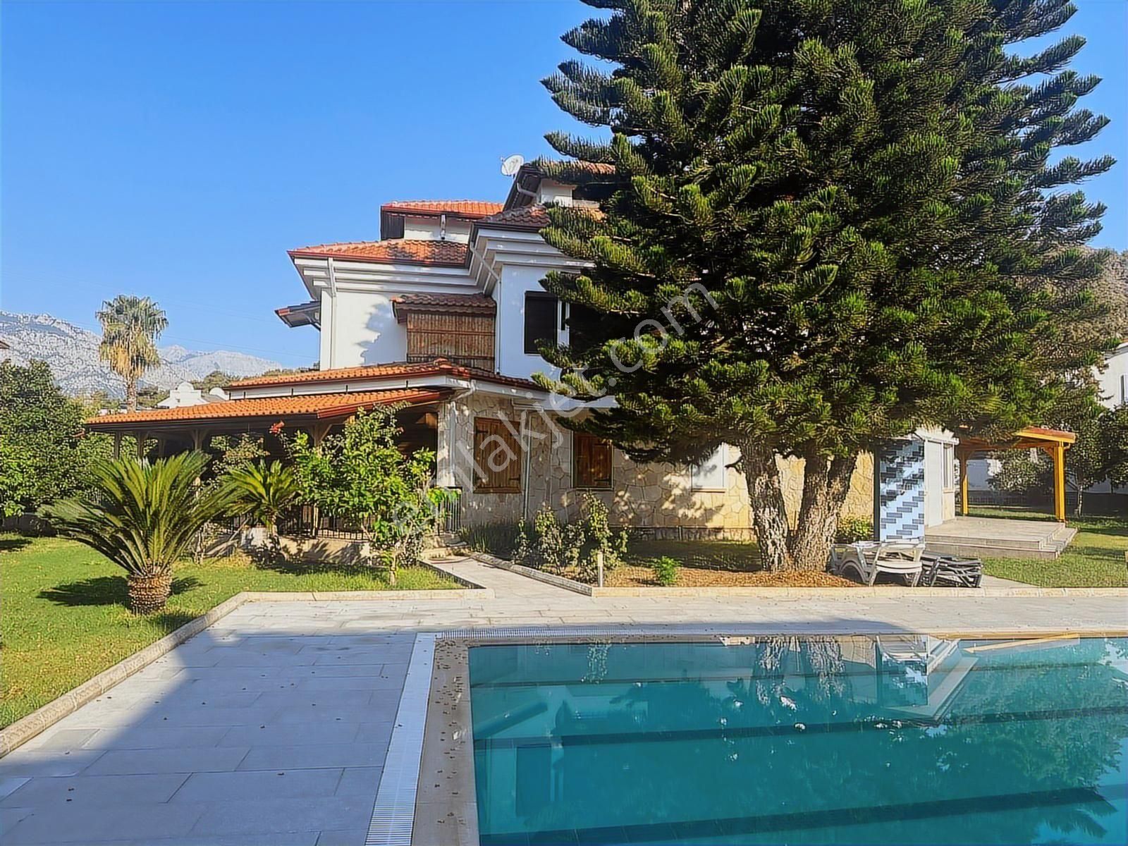Kiriş'te Vatandaşlığa Uygun Havuzlu Sitede Satılık Villa - Görsel 23