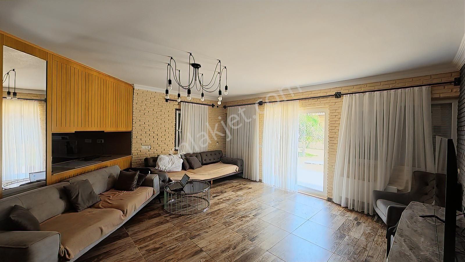 Kiriş'te Vatandaşlığa Uygun Havuzlu Sitede Satılık Villa - Görsel 35