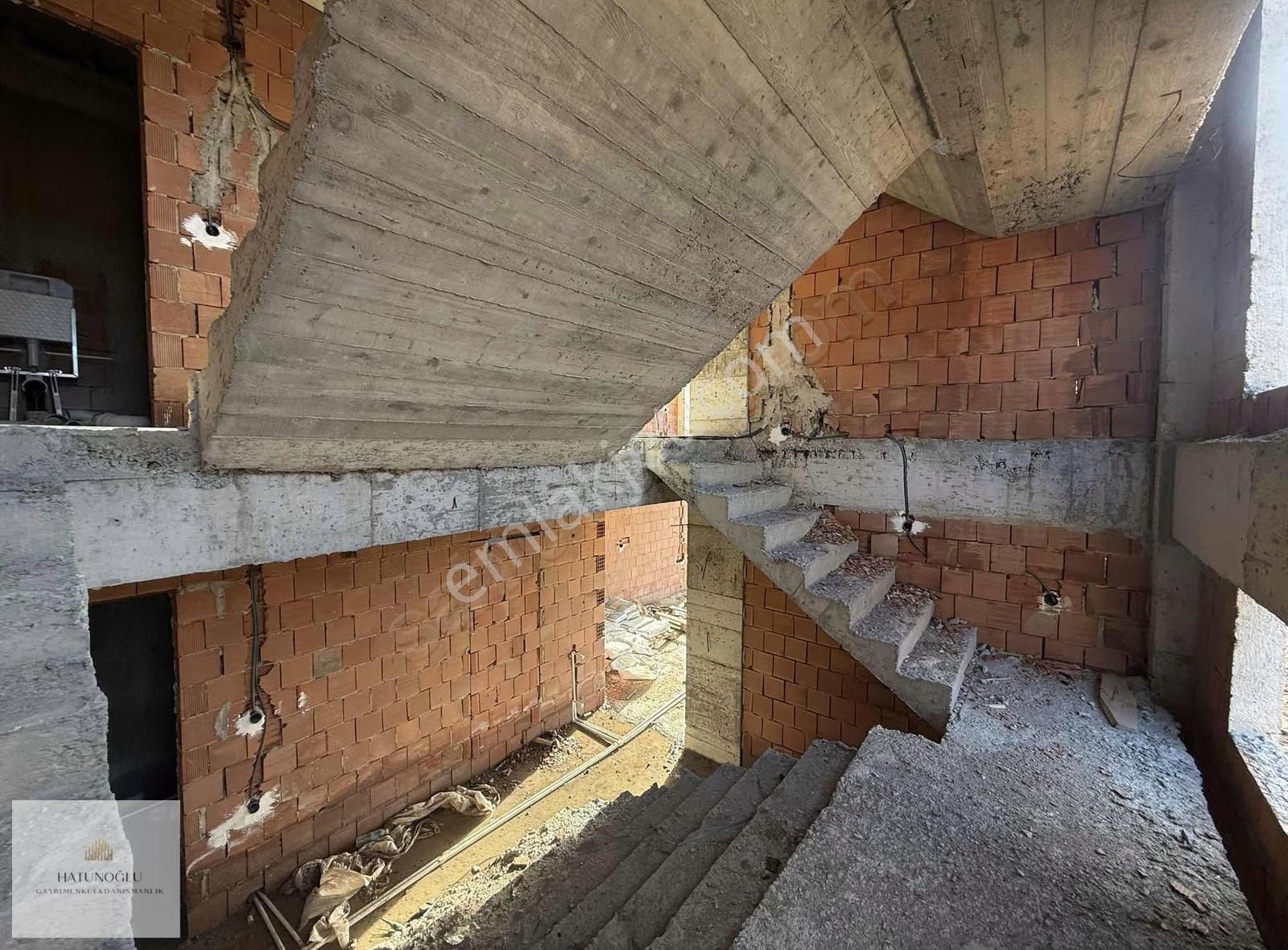 Hatunoğlu'ndan Satılık Foçaköy'de 7+1 Tripleks Villa - Görsel 17