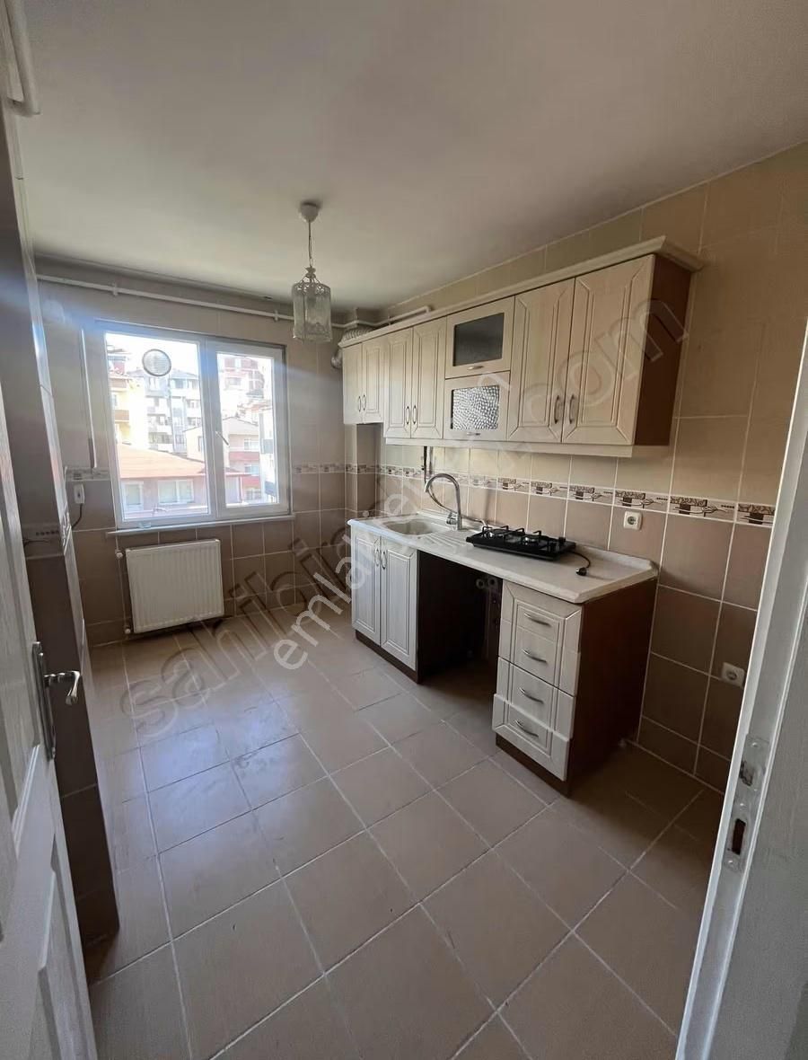 Tatlı Kuyumh Vakıf İlk Okulu Karşısı 2+1 Asansörlü Kat 4