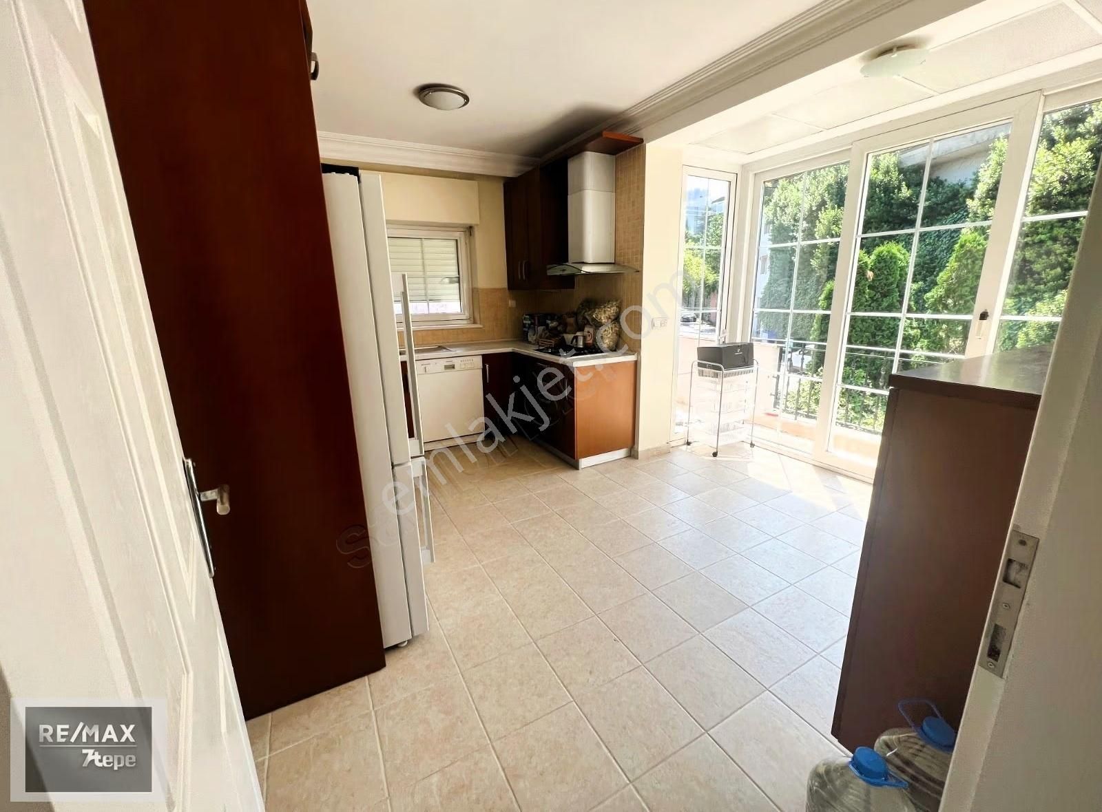 Re/max 7tepeden Acarkentte Br Tipi Havuzlu Kiralık Villa - Görsel 5