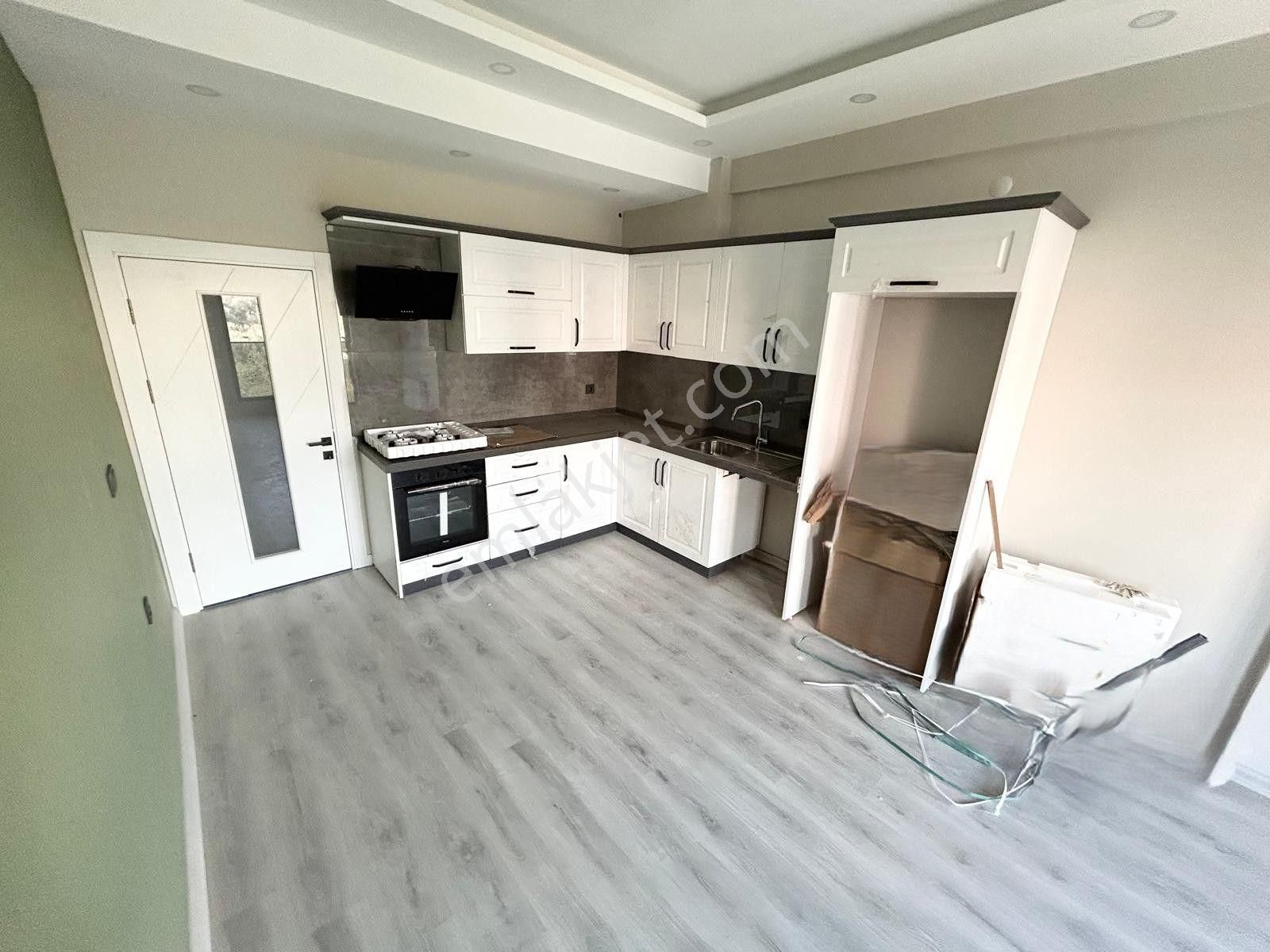 Yükselden Kadıköyde Fırsat! Ön Cephe Geniş Balkon Şık 2+1 Satılık Daire*
