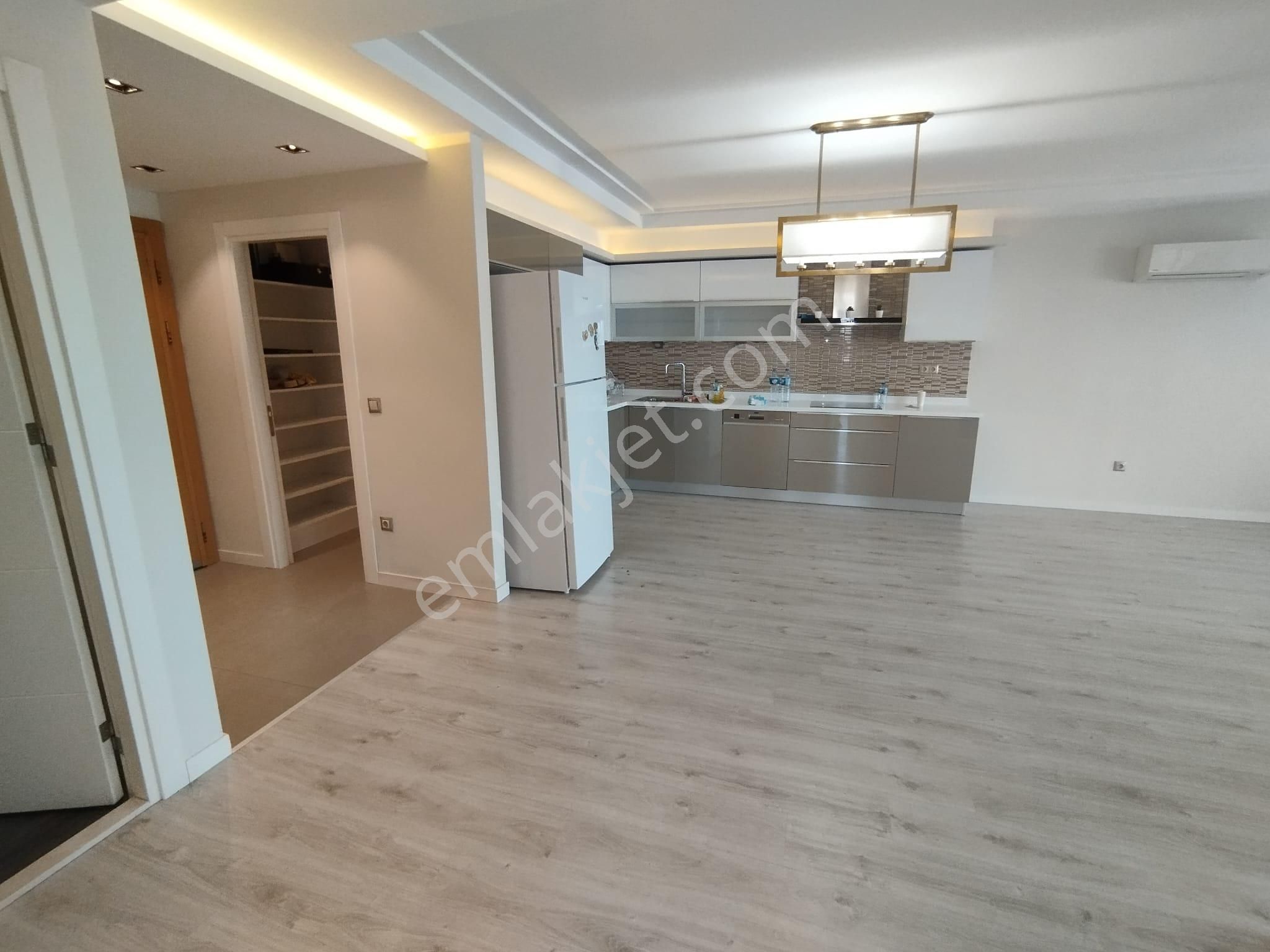 Yeni Valilik Civarı Güvenlikli Kapalı Otoparklı 2+1 155m2 Klimalı Doğalgazlı Lüks Daire - Görsel 3