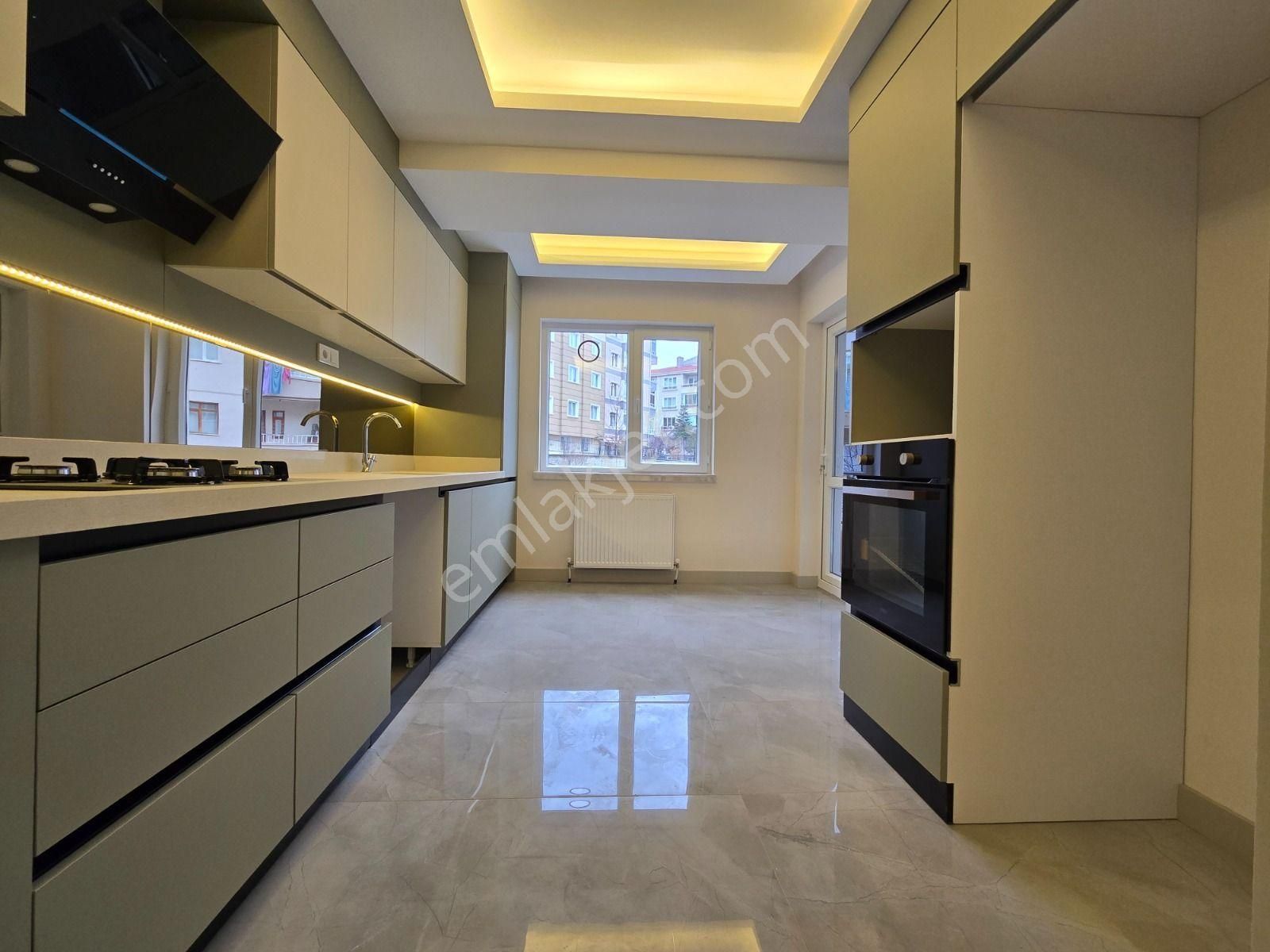 İstasyon Mah Satılık 3+1 Geniş Balkonlu Çift Banyolu Arakat Sıfır Daire - Görsel 4