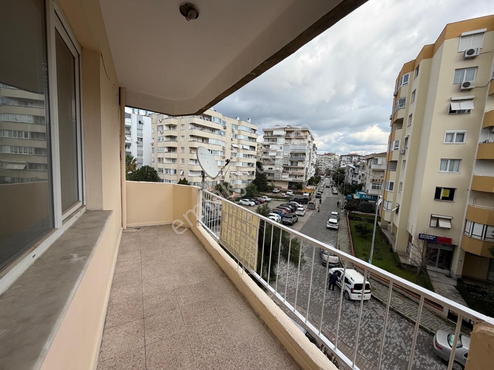 Turyap Bornova'dan Merkezi Konumda Kiralık Ara Kat 3+1 Daire - Görsel 7