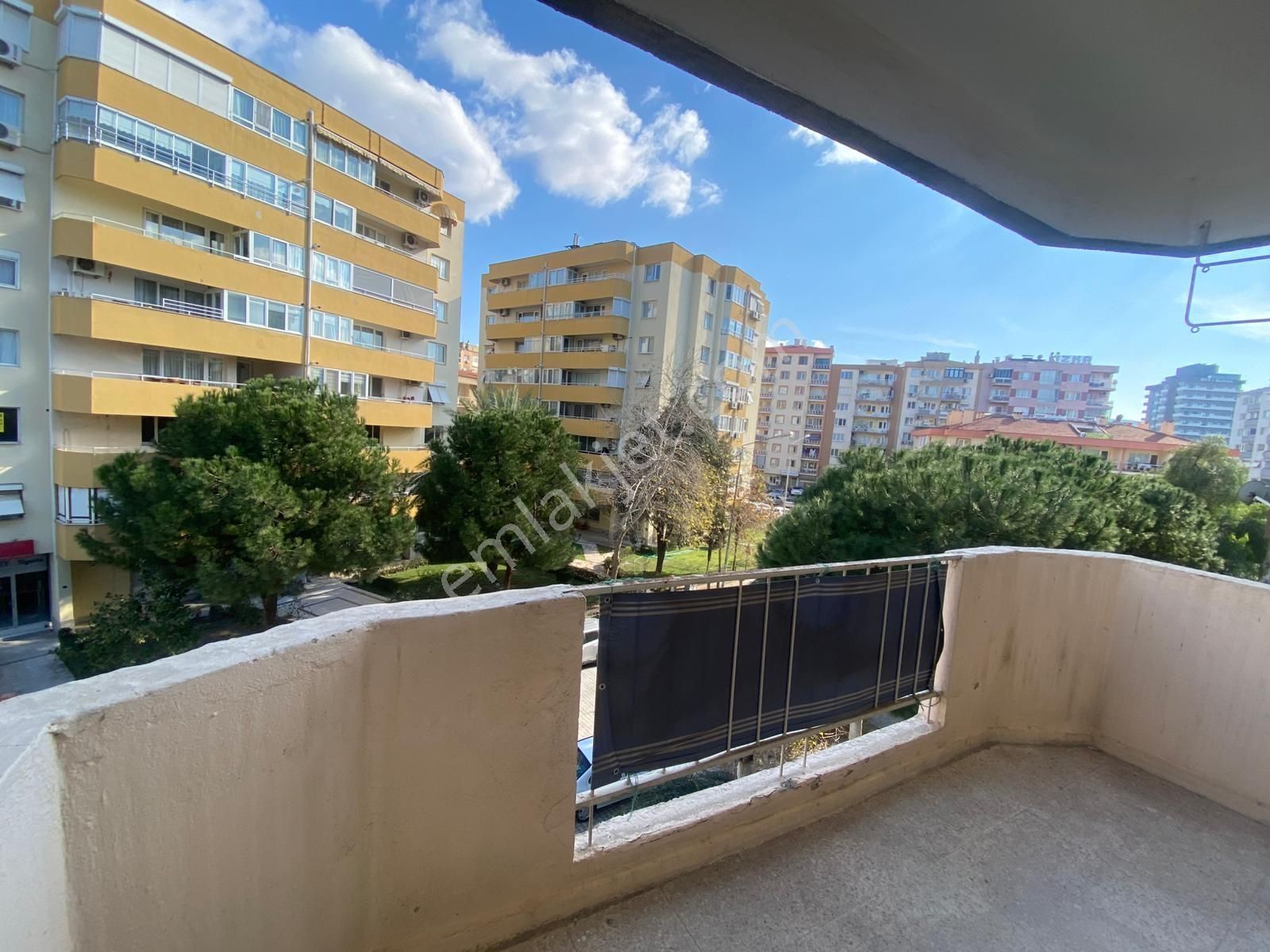 Turyap Bornova'dan Merkezi Konumda Kiralık Ara Kat 3+1 Daire - Görsel 2
