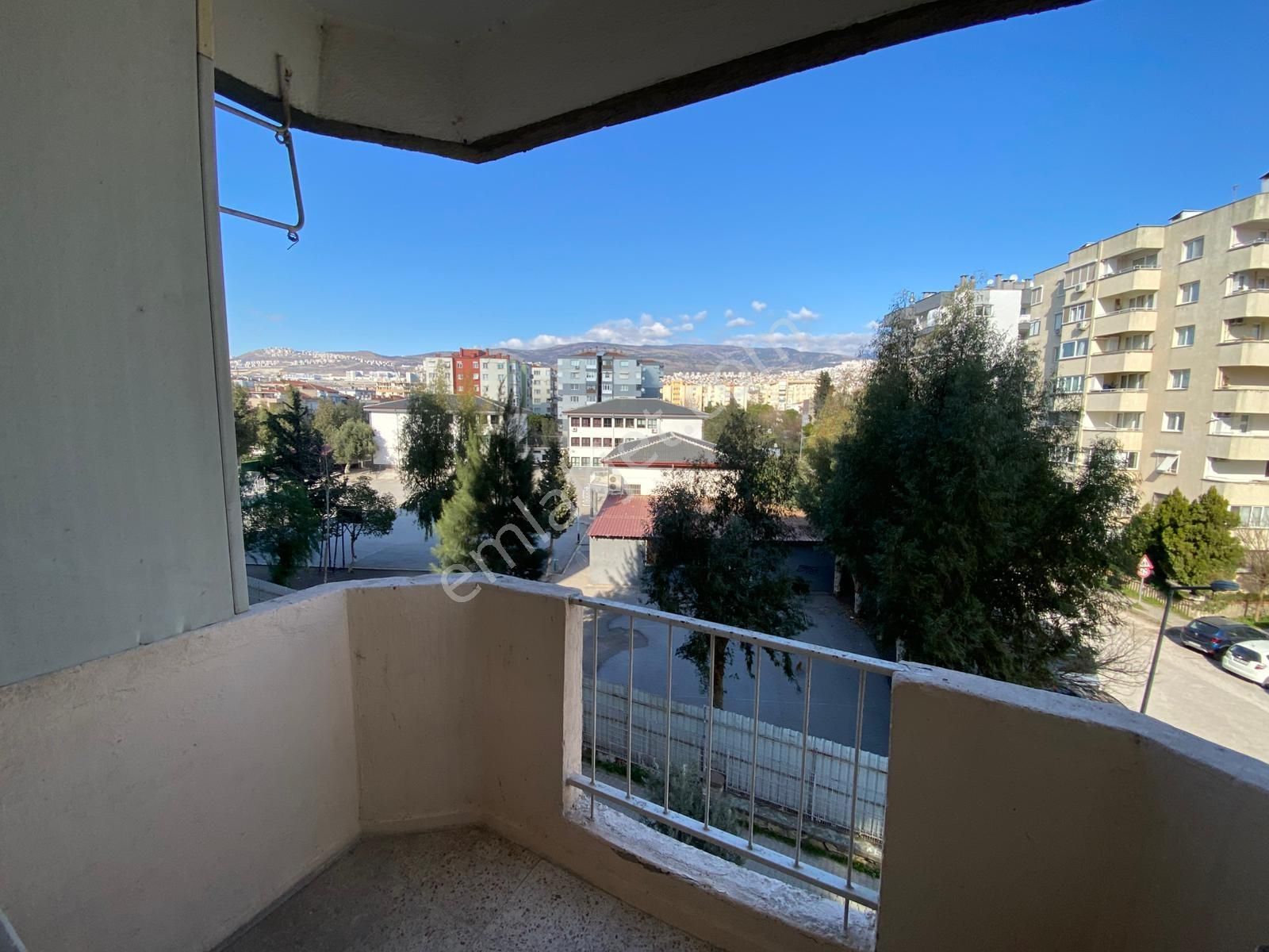 Turyap Bornova'dan Merkezi Konumda Kiralık Ara Kat 3+1 Daire - Görsel 4