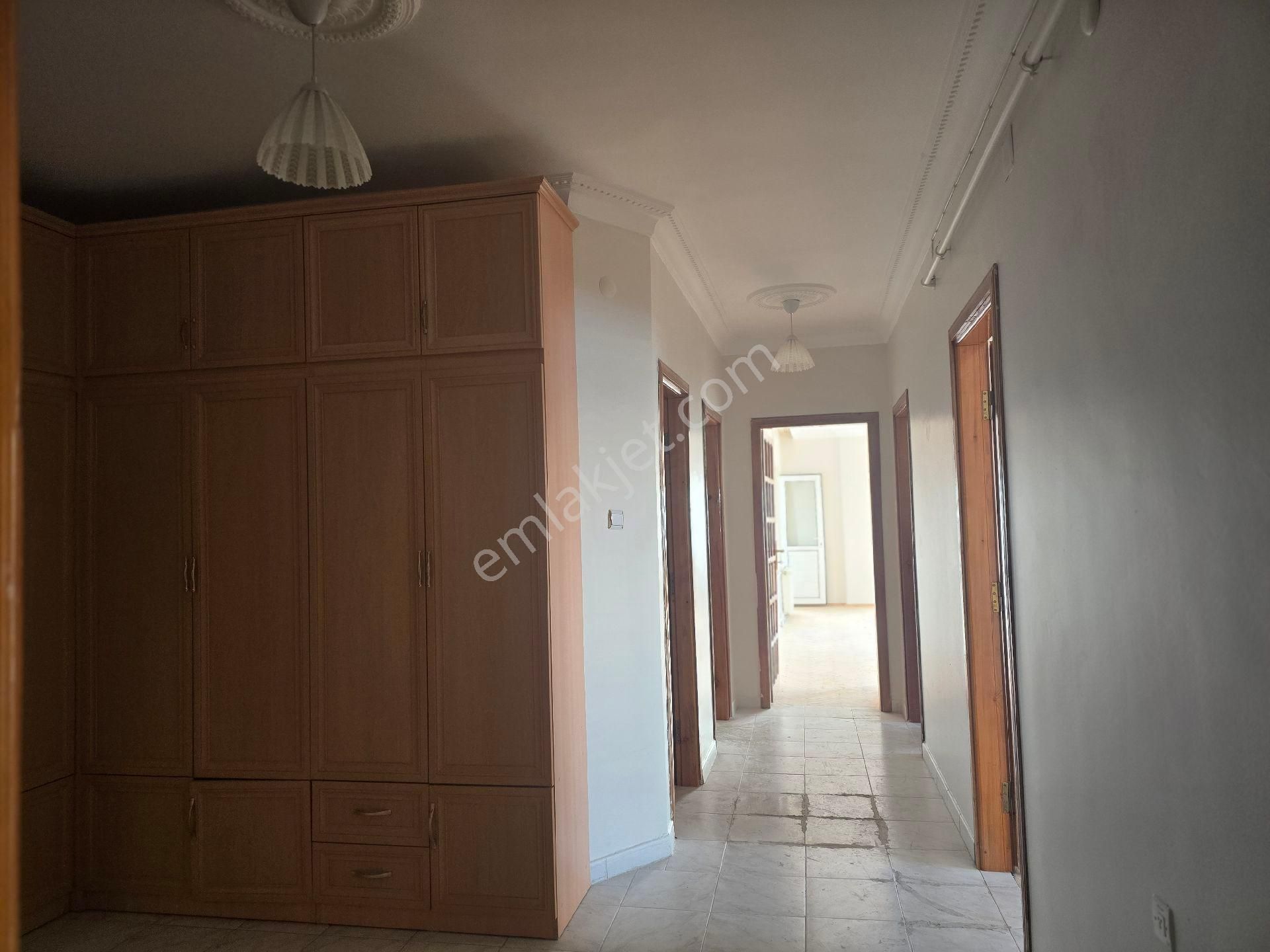 Niğde Bor Fatih Mahallesinde İçi Yapılı Temiz Satılık Klasik Daire - Görsel 9