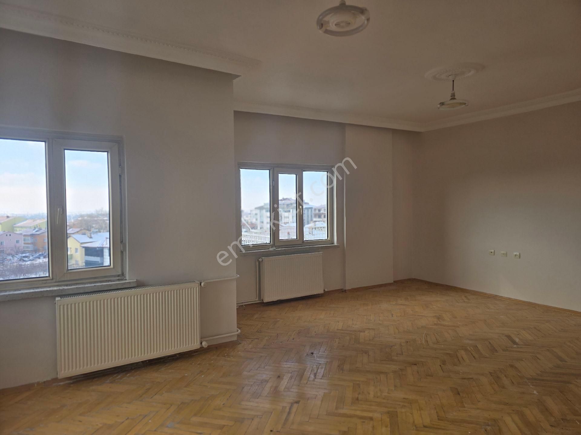 Niğde Bor Fatih Mahallesinde İçi Yapılı Temiz Satılık Klasik Daire - Görsel 15