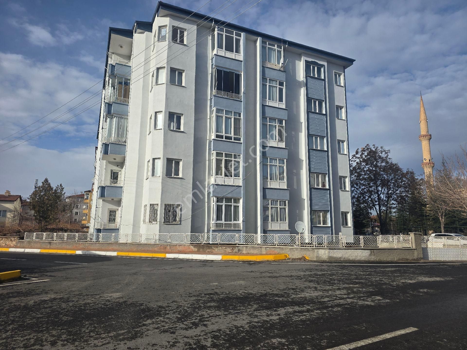 Niğde Bor Fatih Mahallesinde İçi Yapılı Temiz Satılık Klasik Daire - Görsel 2