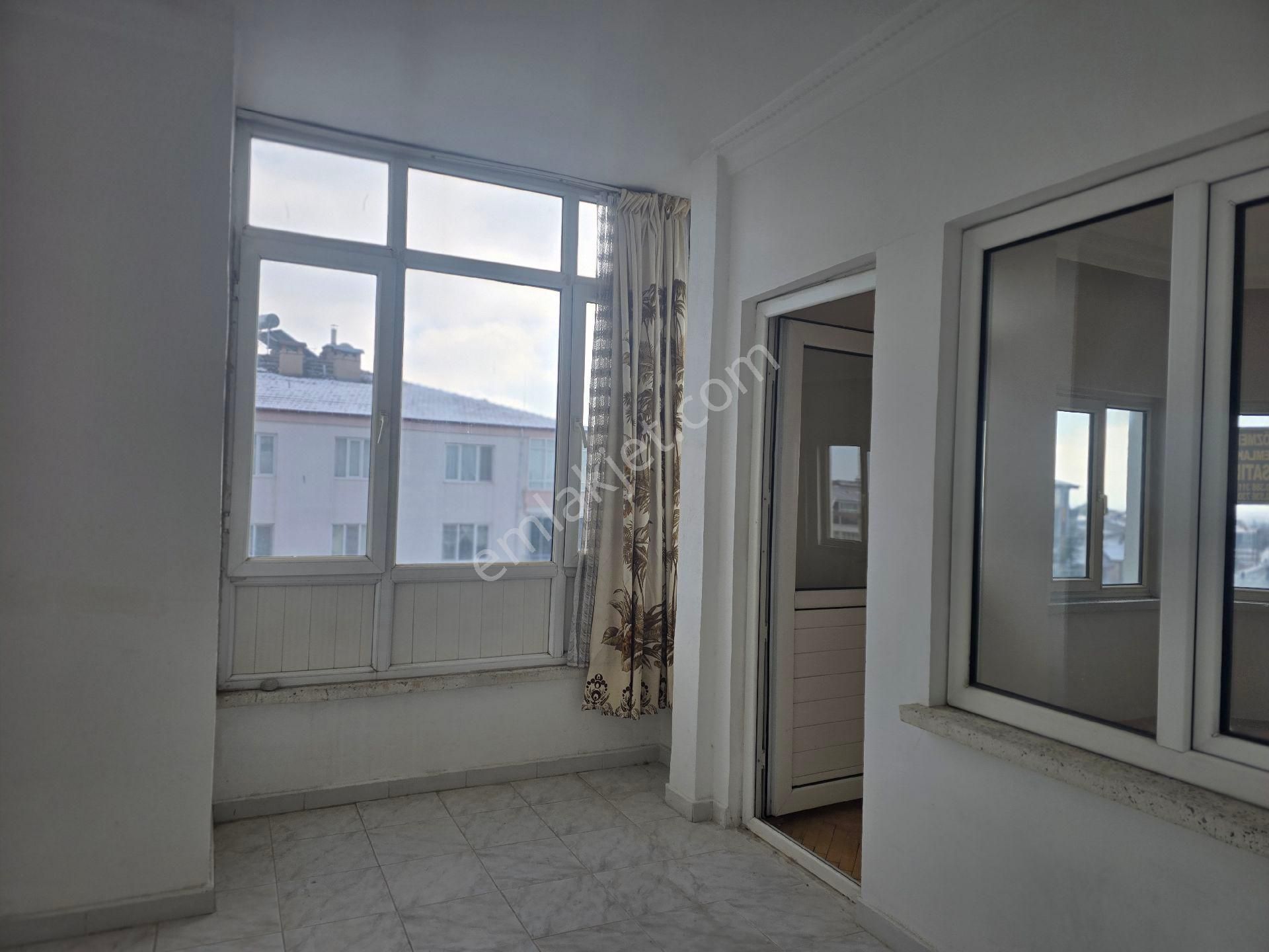 Niğde Bor Fatih Mahallesinde İçi Yapılı Temiz Satılık Klasik Daire - Görsel 16