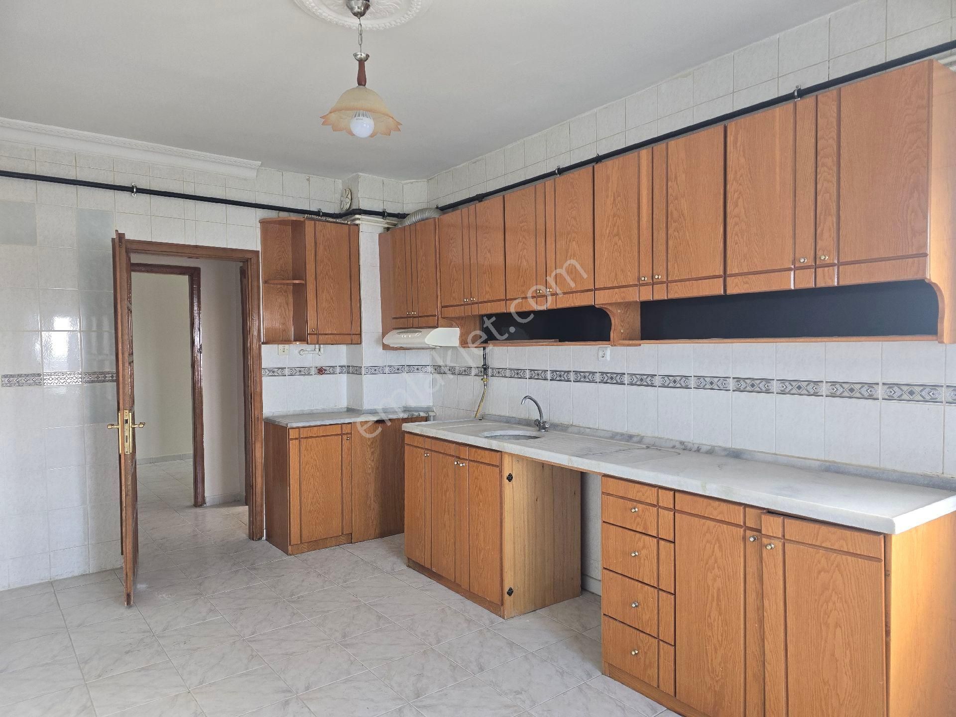 Niğde Bor Fatih Mahallesinde İçi Yapılı Temiz Satılık Klasik Daire - Görsel 7