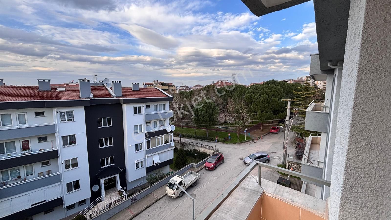 Barış Mahallesi Site İçerisinde 3+1 Ferah Kombili Daire