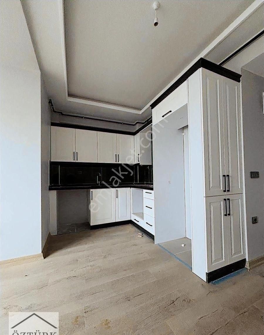 Alaçam Caddesinin Altında Prestijli Bölgede Lüx 1+1 - Görsel 7