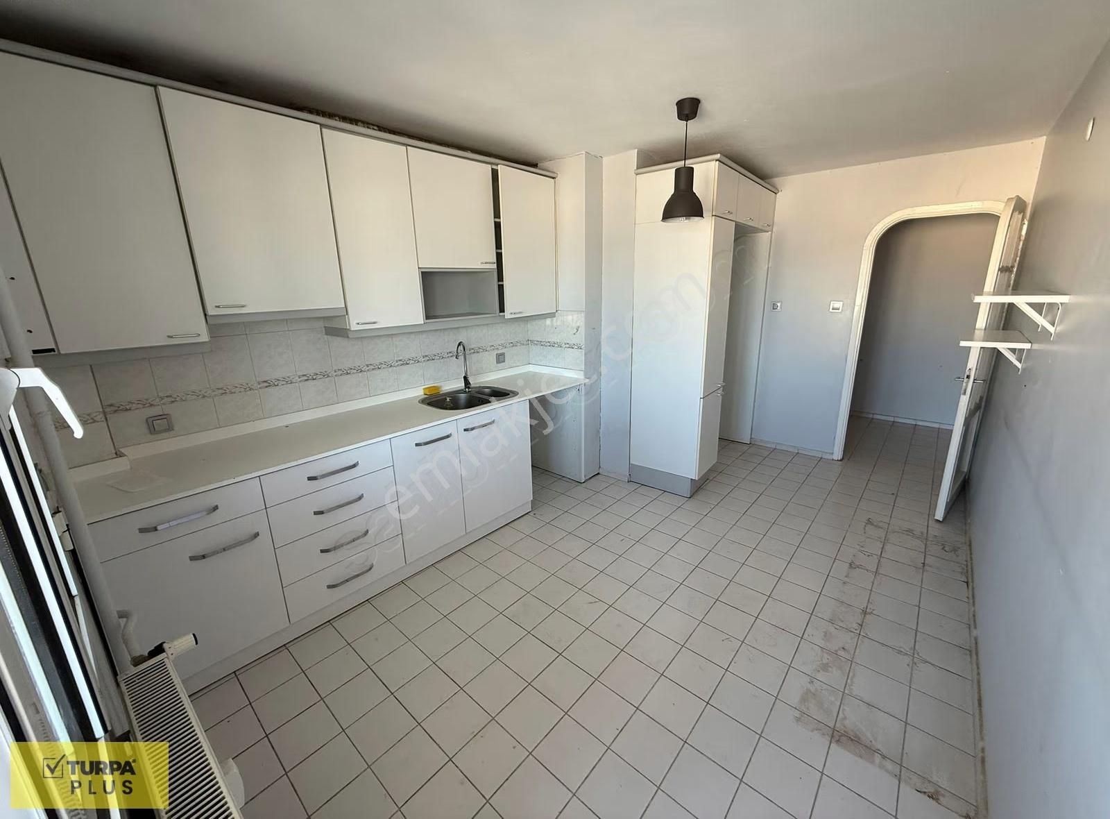 Fahrettin Altay'da Asansörlü Otoparklı 3+1 160 M² Kiralık Daire - Görsel 9