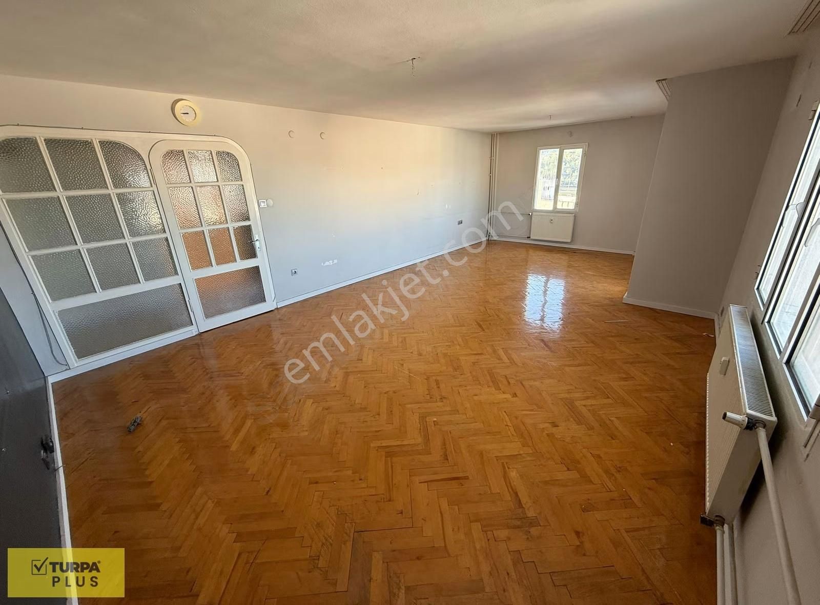 Fahrettin Altay'da Asansörlü Otoparklı 3+1 160 M² Kiralık Daire