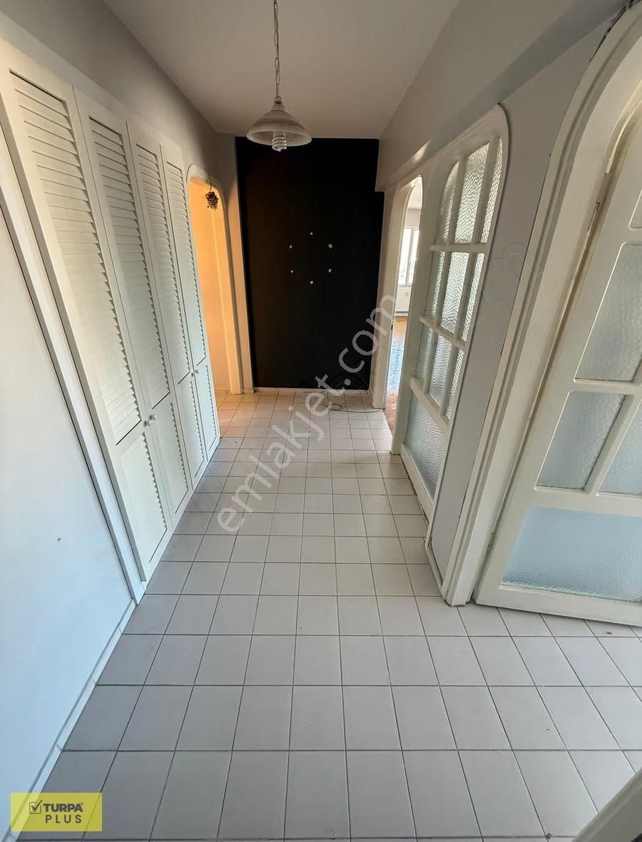 Fahrettin Altay'da Asansörlü Otoparklı 3+1 160 M² Kiralık Daire - Görsel 3