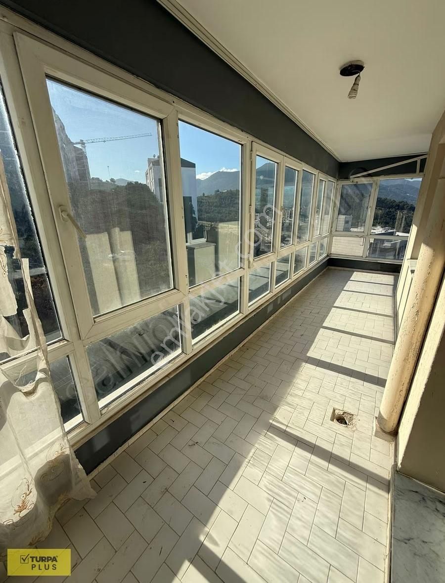 Fahrettin Altay'da Asansörlü Otoparklı 3+1 160 M² Kiralık Daire - Görsel 11