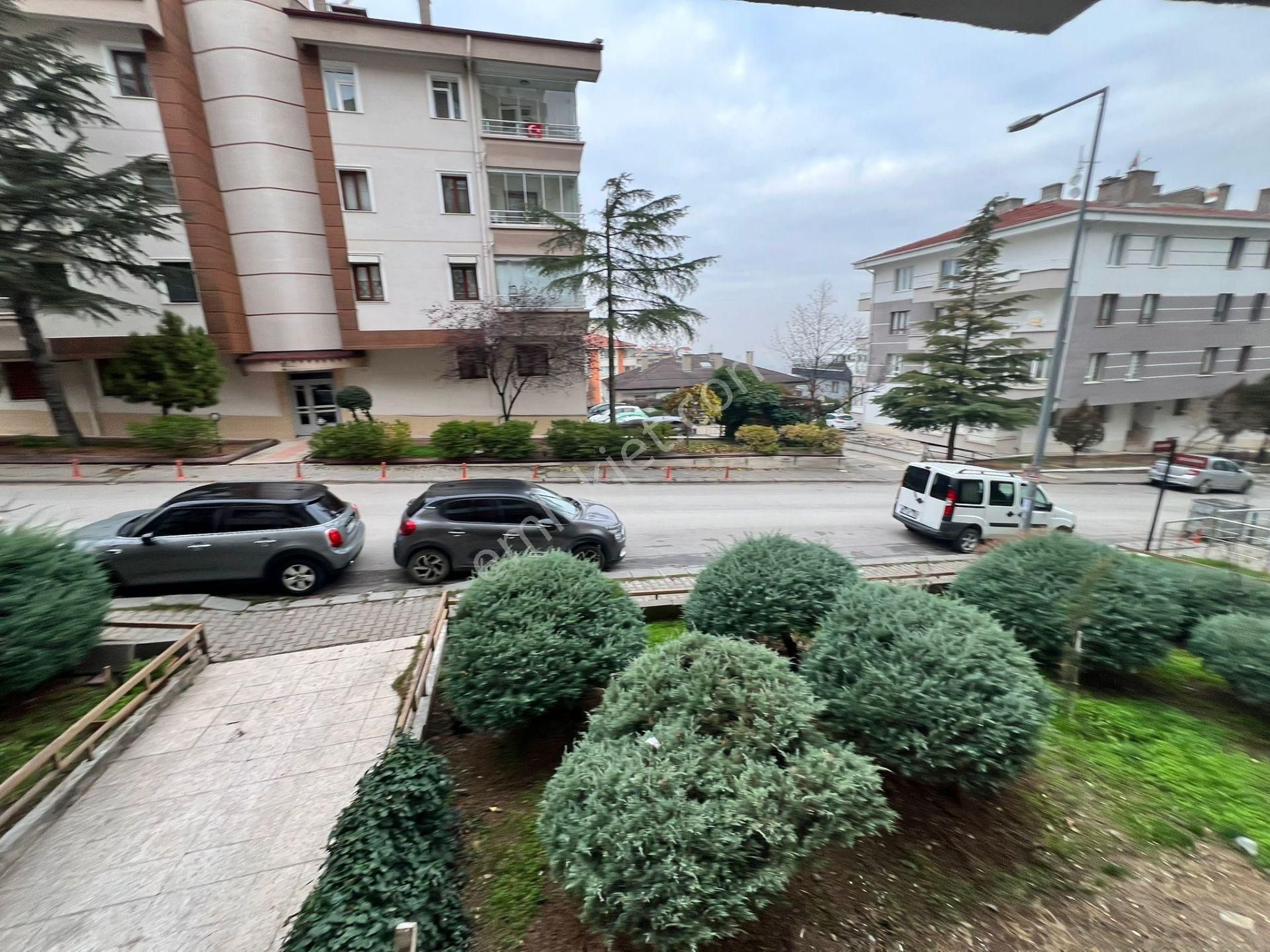 Atanora Vadi'den Merkezi Lokasyonda Cadde Yakını Kombili Ön Cephe Boş 2+1 - Görsel 17