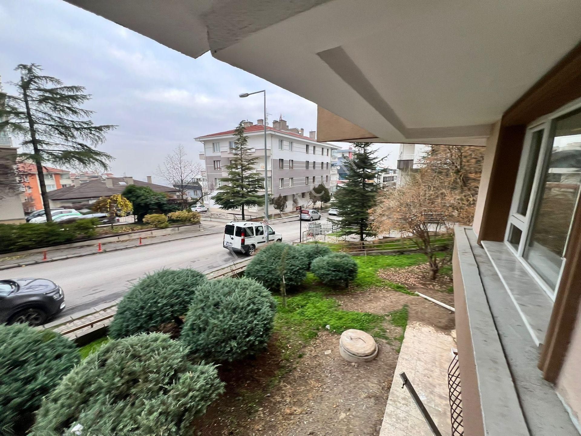 Atanora Vadi'den Merkezi Lokasyonda Cadde Yakını Kombili Ön Cephe Boş 2+1 - Görsel 18