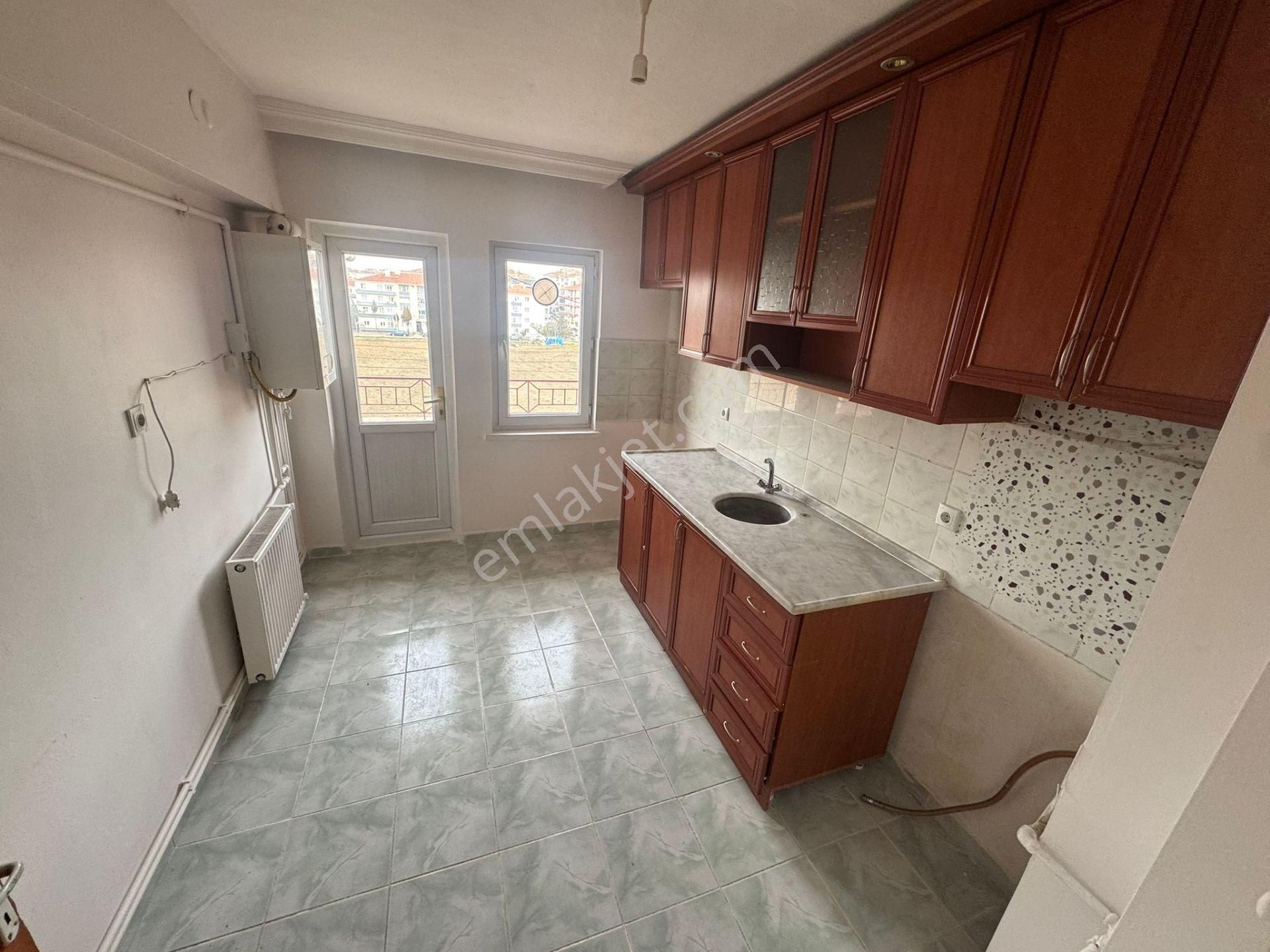 Malazgrt Mh.de 3+1kata Bağımısız 120m2 Ön Cephe Çift Balkon Dair