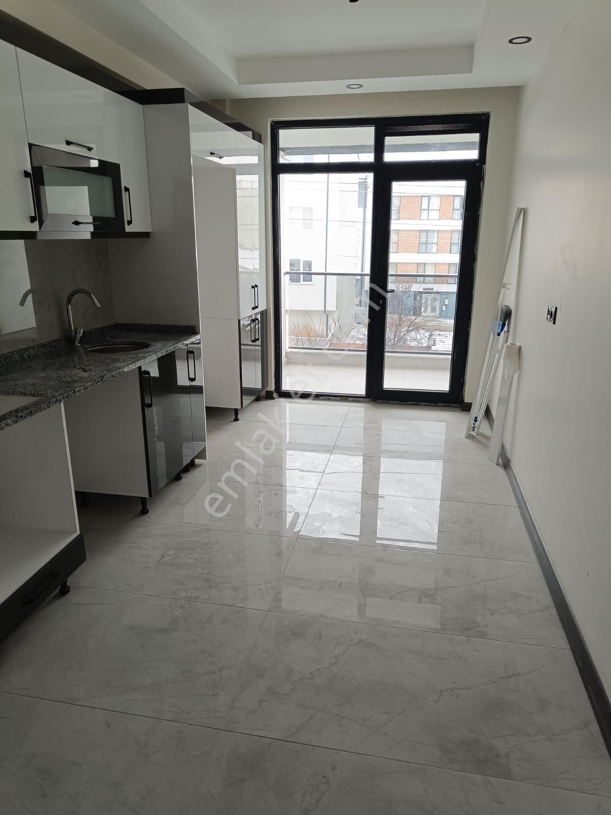 🏡 Çamlıca’da Ebeveyn Banyolu Sıfır Ultra Lüks 3+1 Kiralık Daire - Görsel 15