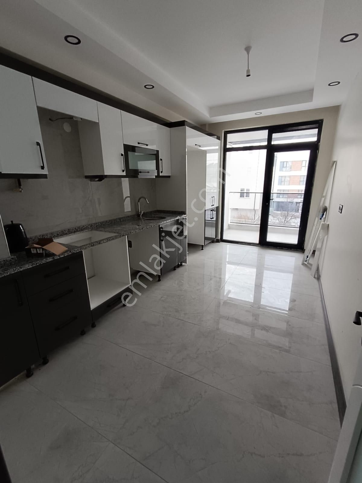 🏡 Çamlıca’da Ebeveyn Banyolu Sıfır Ultra Lüks 3+1 Kiralık Daire