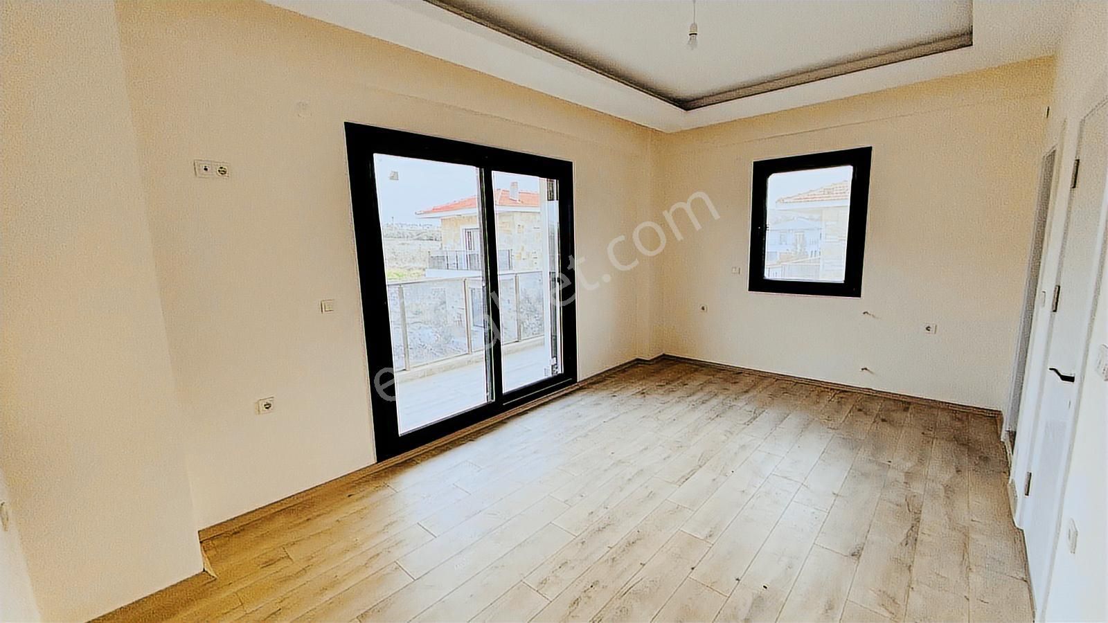 Foça Yenibağrası'nda Müstakil Havuzlu Bahçeli Satılık 3+1 Villa - Görsel 9