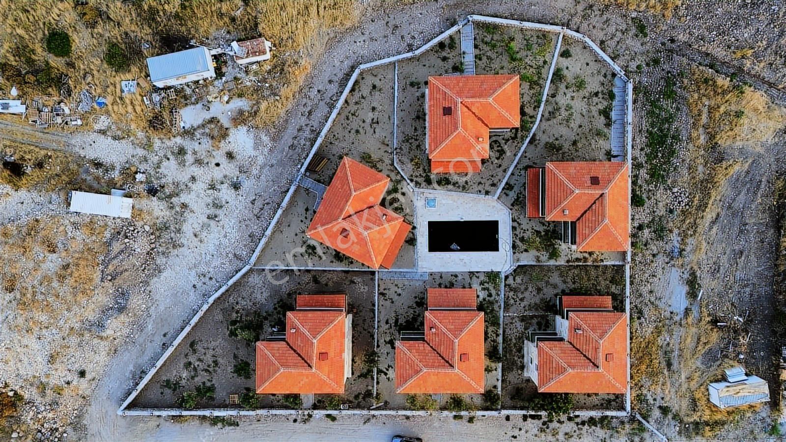 Foça Yenibağrası'nda Müstakil Havuzlu Bahçeli Satılık 3+1 Villa - Görsel 11