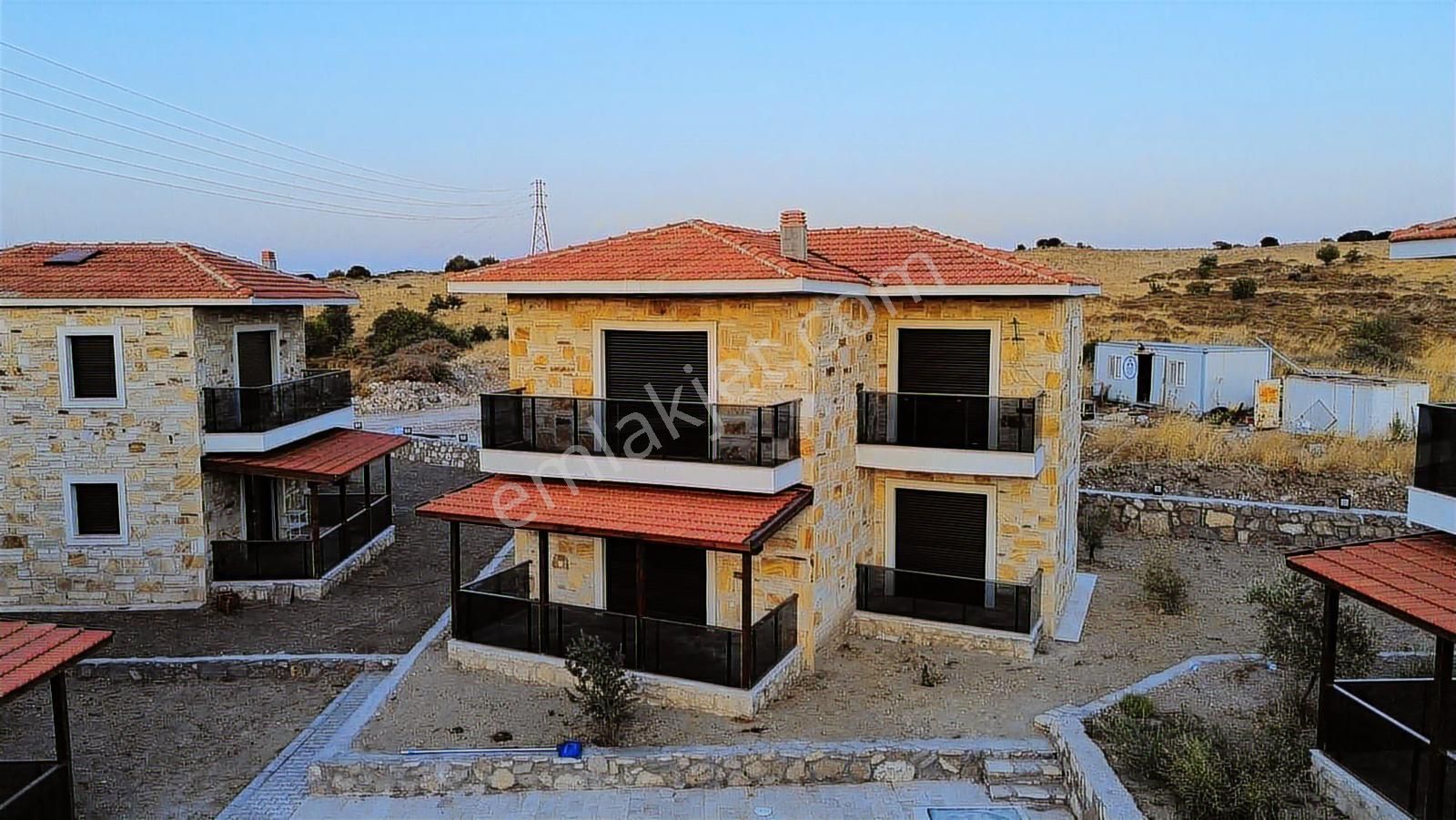 Foça Yenibağrası'nda Müstakil Havuzlu Bahçeli Satılık 3+1 Villa - Görsel 35