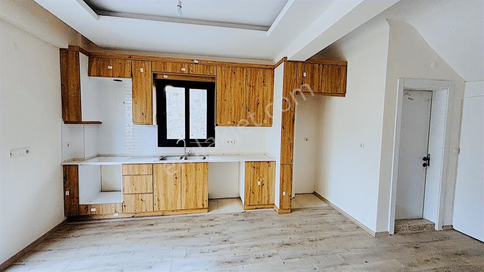 Foça Yenibağrası'nda Müstakil Havuzlu Bahçeli Satılık 3+1 Villa - Görsel 3