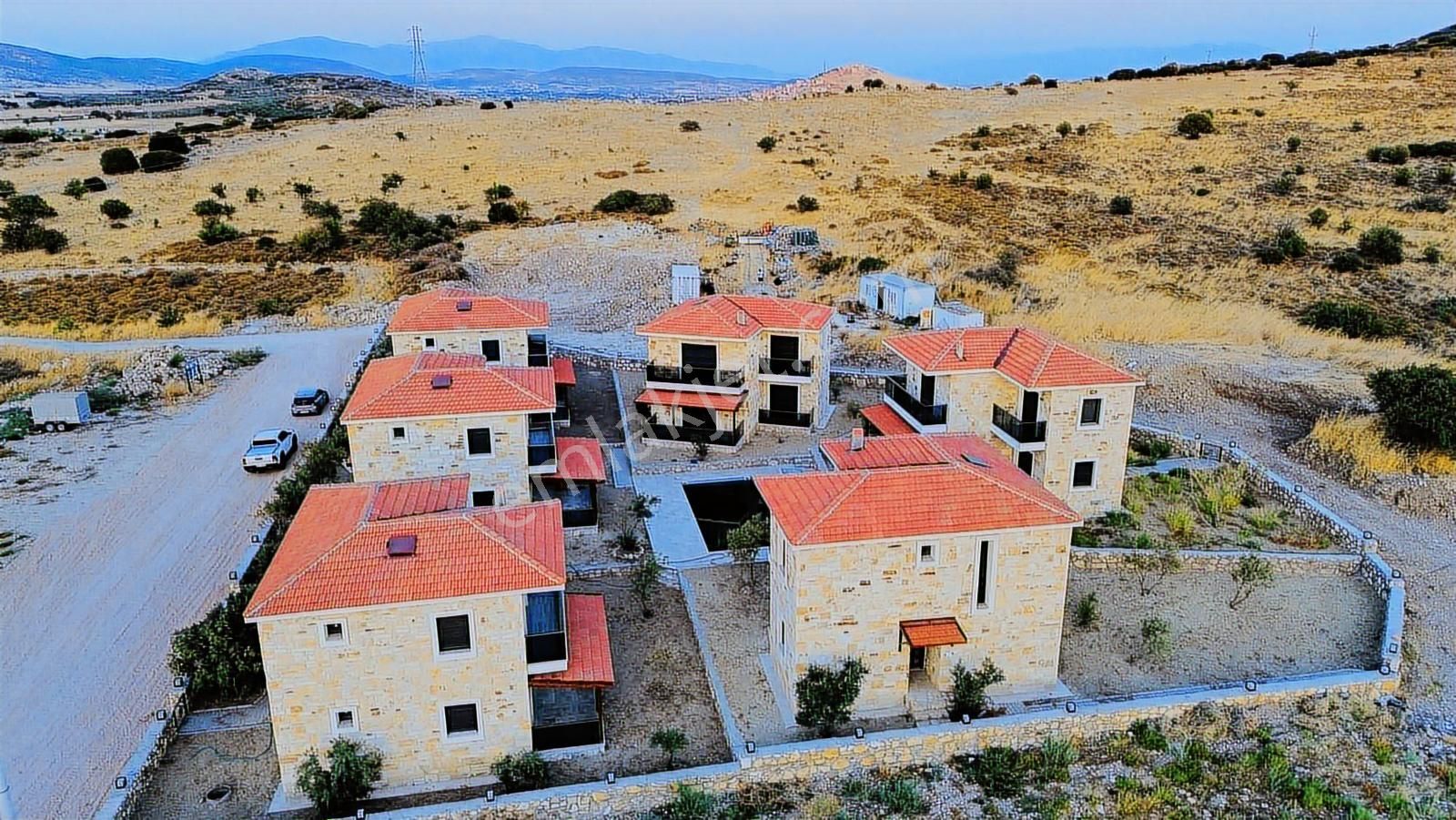 Foça Yenibağrası'nda Müstakil Havuzlu Bahçeli Satılık 3+1 Villa - Görsel 33