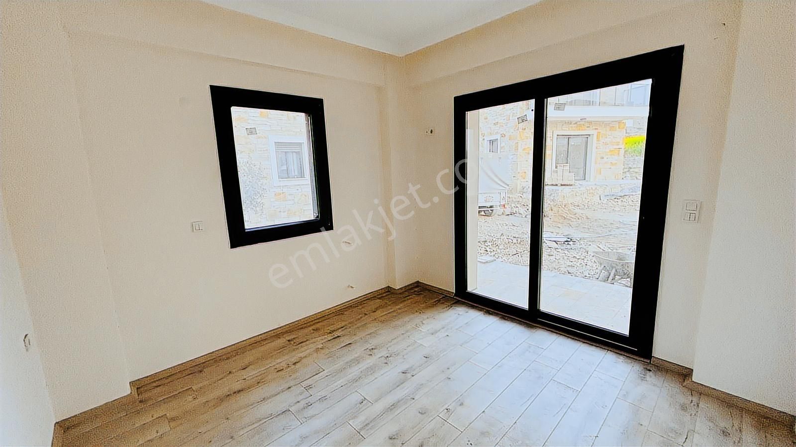 Foça Yenibağrası'nda Müstakil Havuzlu Bahçeli Satılık 3+1 Villa - Görsel 7