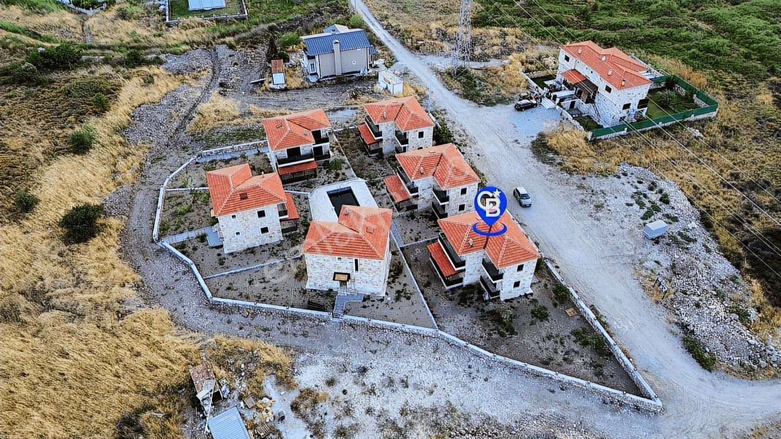 Foça Yenibağrası'nda Müstakil Havuzlu Bahçeli Satılık 3+1 Villa - Görsel 32