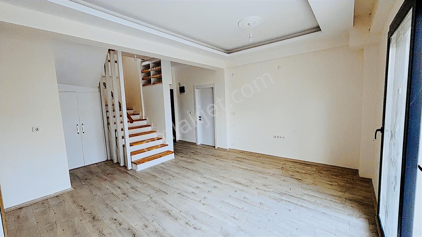 Foça Yenibağrası'nda Müstakil Havuzlu Bahçeli Satılık 3+1 Villa - Görsel 6