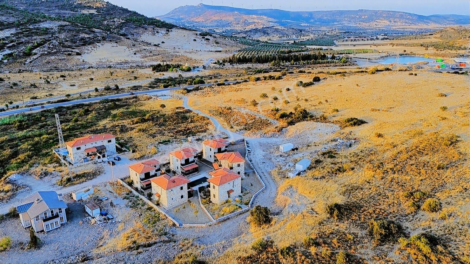 Foça Yenibağrası'nda Müstakil Havuzlu Bahçeli Satılık 3+1 Villa - Görsel 16