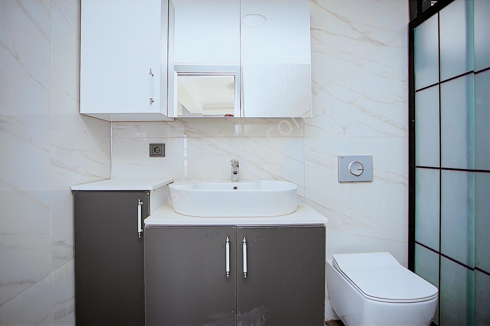 Yenifoça'da Deniz Manzaralı Müstakil Havuzlu 3+1 Tripleks Villa - Görsel 7