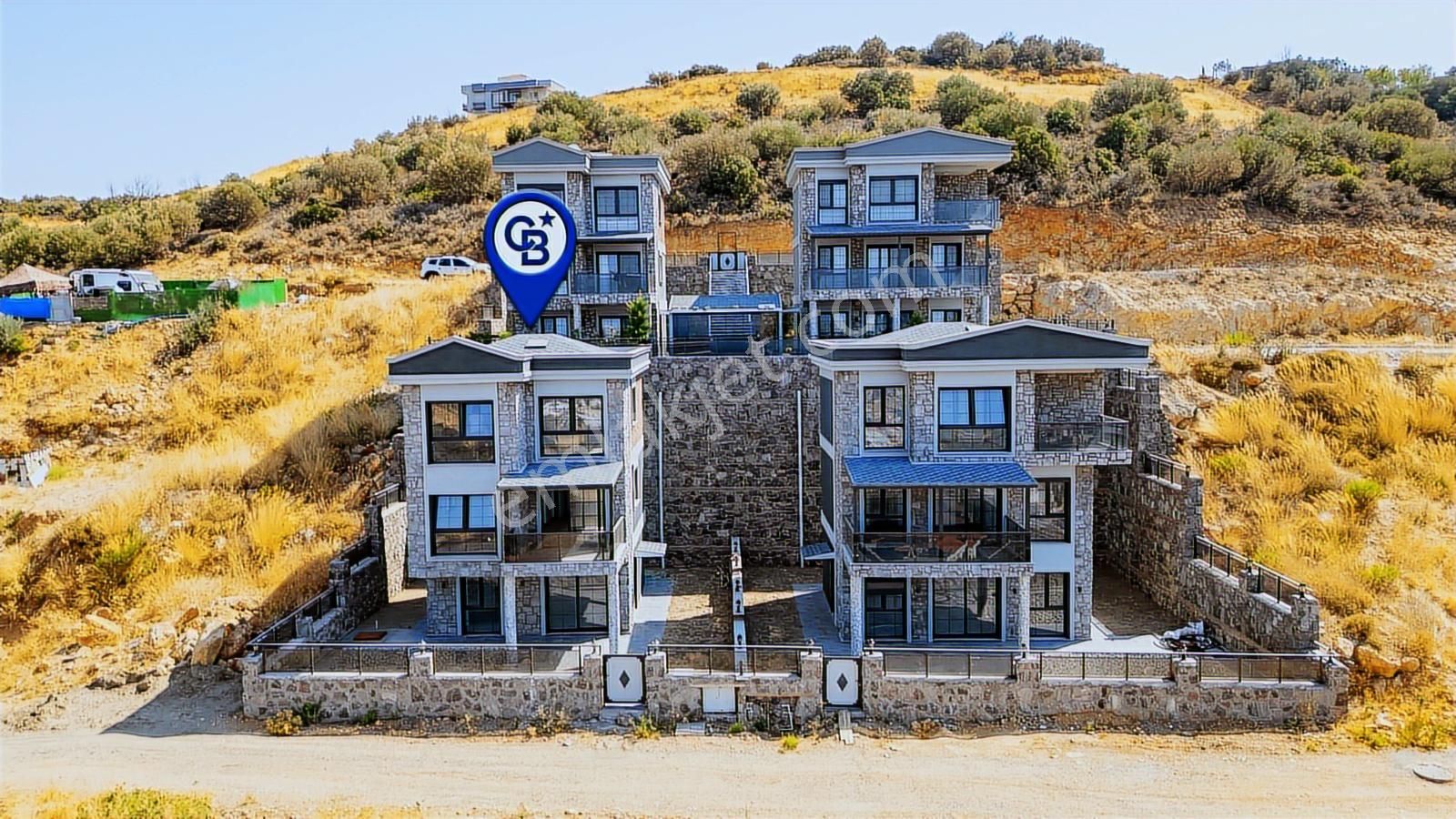 Yenifoça'da Deniz Manzaralı Müstakil Havuzlu 3+1 Tripleks Villa - Görsel 14